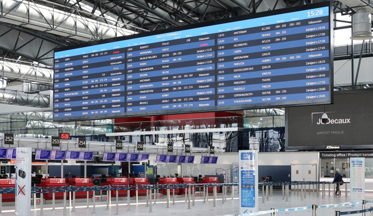 Pražské letiště nabízí cestujícím digitální asistentku místo SMS notifikací