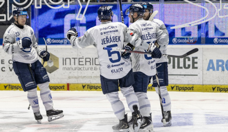 Hokejisté vedoucích Pardubic podlehli doma Plzni, v prodloužení rozhodl Teplý