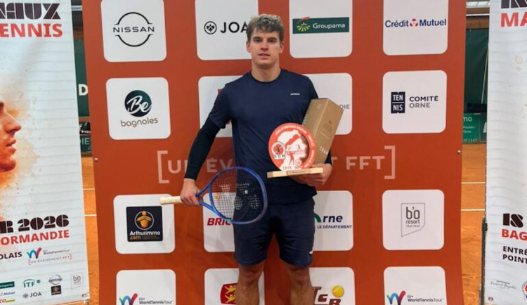 Úspěch libereckého tenisty. Matyáš Černý ovládl mezinárodní turnaj ve Francii