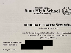 Doplaťte desítky tisíc, nebo dítě nepůjde k maturitě. Rodiče popisují praktiky školy Sion