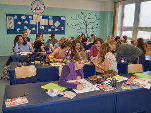 Doplaťte desítky tisíc, nebo dítě nepůjde k maturitě. Rodiče popisují praktiky školy Sion