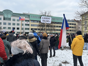 GALERIE: V Hradci Králové se na podporu prezidenta sešly stovky lidí