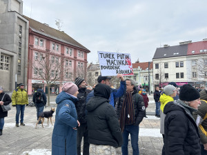 GALERIE: V Hradci Králové se na podporu prezidenta sešly stovky lidí