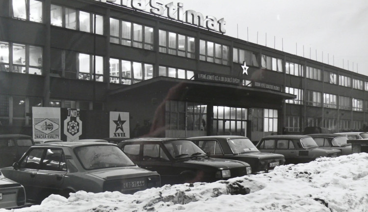 O Plastimatu k Magně. Společnost slaví 80 let. Hledá dobové fotografie