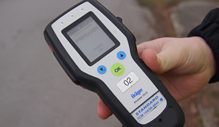 Účastník tunigového srazu v Jičíně jel přes 100 km/h a nadýchal 1,7 promile