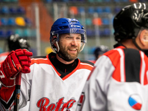 V Hradci se zase potká hokej s charitou, je tady 8. ročník Retro Hockey Cup