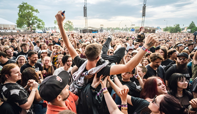 Nedělní program na Rock for People vyvrcholí vystoupením Iron Maiden