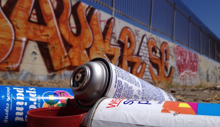 Brněnští strážníci zadrželi v centru města dvojici podezřelou ze sprejerství