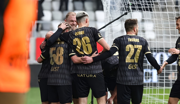 Fotbalisté Hradce Králové porazili Duklu 3:0, dva góly dal kapitán Darida