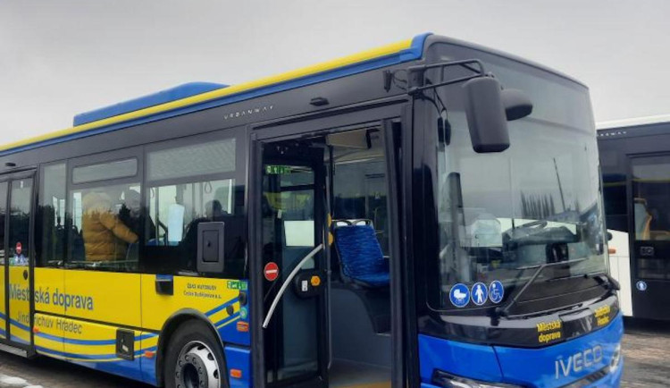 Jindřichohradecká MHD hlásí změny. Nové autobusy, zastávky na znamení a úpravy jízdních řádů