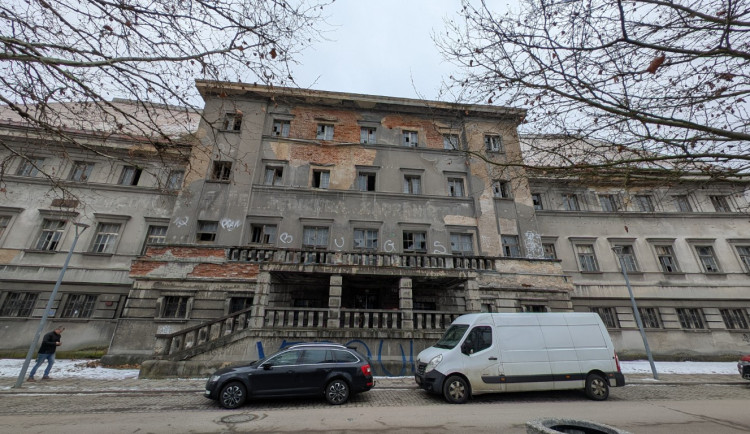 Možná škoda až osm milionů korun, kolem rekonstrukce lázní bylo opět dusno