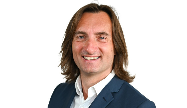 Poslanec Doksanský rezignoval na místo ve školské komisi Hradce Králové