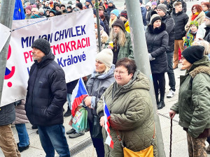 FOTO: V Hradci se už podruhé sešly stovky lidí na podporu prezidenta