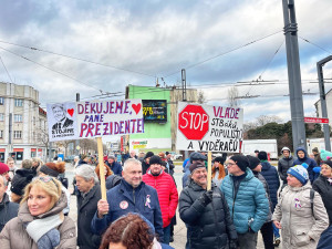 FOTO: V Hradci se už podruhé sešly stovky lidí na podporu prezidenta