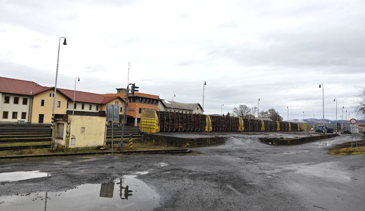 Cesta od průmyslové zóny by mohla být bezpečnější, město chce prodloužit podchod