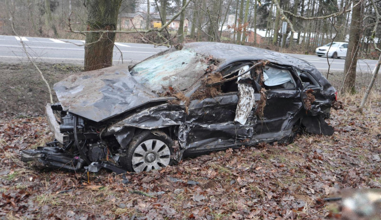 Dvě vážné nehody na I/13 během dne. Dva lidé utrpěli těžká zranění
