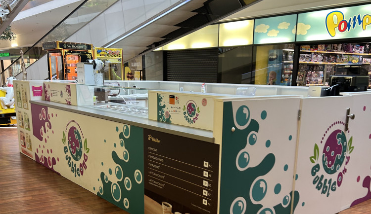 Lidé plivou z eskalátorů na stánek s bubble tea. Provoz řešil i šváby, teď už funguje