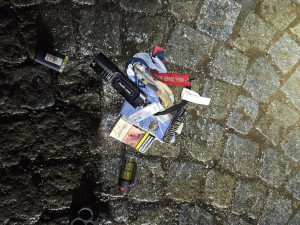 Kriminalisté rozkryli brutální únos na Náchodsku. Dva muži drželi oběť 30 hodin ve skladové hale