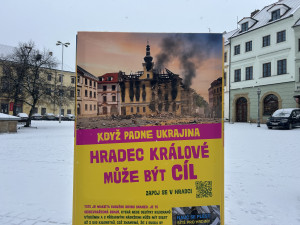 I Hradec Králové může být cíl, připomíná maketa dronu šáhid na Malém náměstí