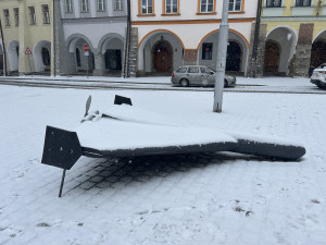 I Hradec Králové může být cíl, připomíná maketa dronu šáhid na Malém náměstí