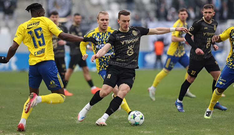 Fotbalisté Hradce remizovali se Zlínem 0:0 a nevyužili šanci jít na šesté místo