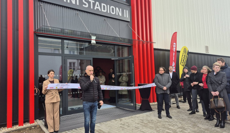 Nová ledová plocha v Táboře uleví přetíženému stadionu, stála 180 milionů korun