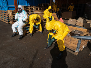 Hasiči v Kosičkách na Hradecku pokračují v likvidaci chovu s ptačí chřipkou