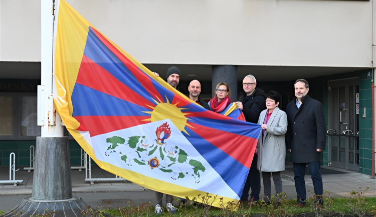 Radnice Hradce Králové se v březnu opět připojí k akci Vlajka pro Tibet
