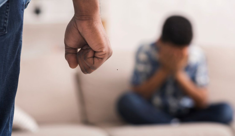 Novela občanského zákoníku poprvé výslovně stanovuje, že násilí – fyzické ani psychické – do rodičovství nepatří. 