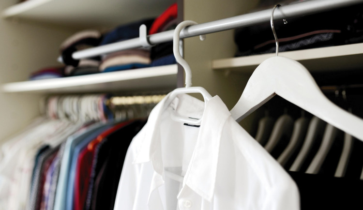 Místo zákazů jen doporučení. Škola v Brně zmírnila pravidla oblékání