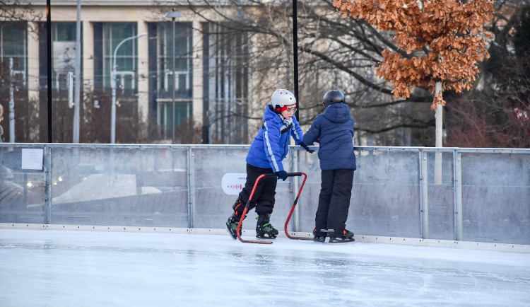 Z Moraváku zmizí kolo i kluziště. Dozvuky zimy si Brňané naposledy užijí o víkendu