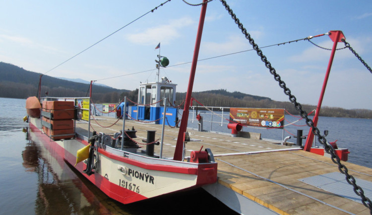 Přívoz mezi Frymburkem a Frýdavou možná zahájí provoz až v červenci