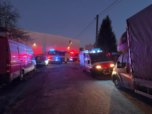 Na Labi u Jaroměře se objevila mastná skvrna, zasahovali tu hasiči