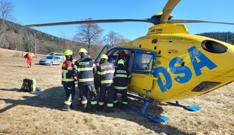 Pod Černou horou dnes havarovala zhruba pětačtyřicetiletá paraglidistka.