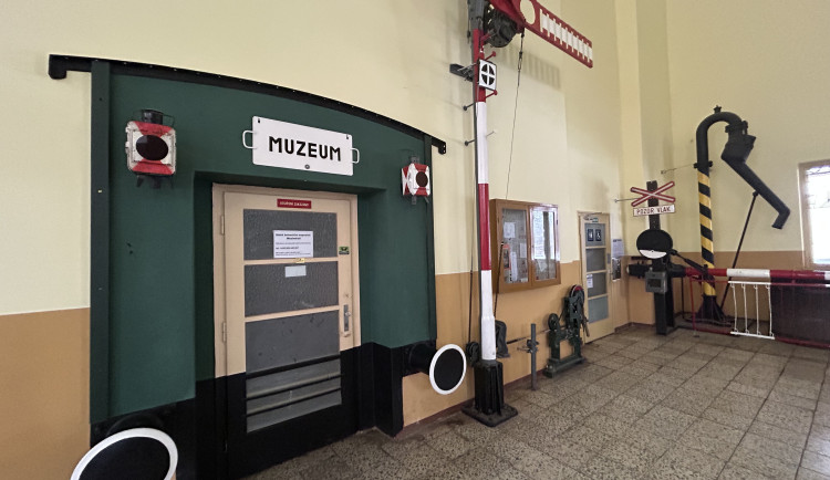 Železniční muzeum v Meziměstí najdete přímo v budově místní stanice