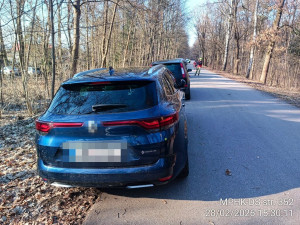 Lenost, nebo ignorance? Na Hradečnici strážníci napočítali přes 30 aut v zákazu vjezdu