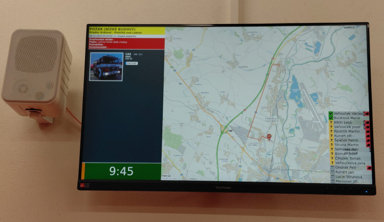 Dobrovolným hasičům v Lochenicích pomůže s výjezdy automatizovaná zbrojnice