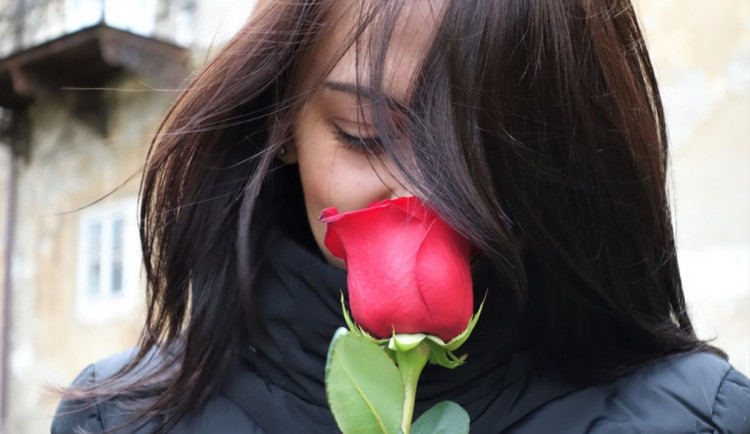 ANKETA: Ženy si k MDŽ přejí chvíle pro sebe, ukázal průzkum. Dostanou ale kytku