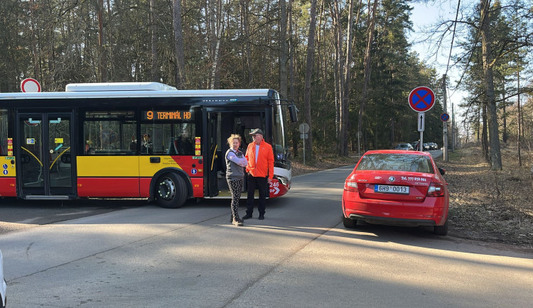 Na Hradečnici bylo o víkendu plno, v neděli tu kolabovala doprava