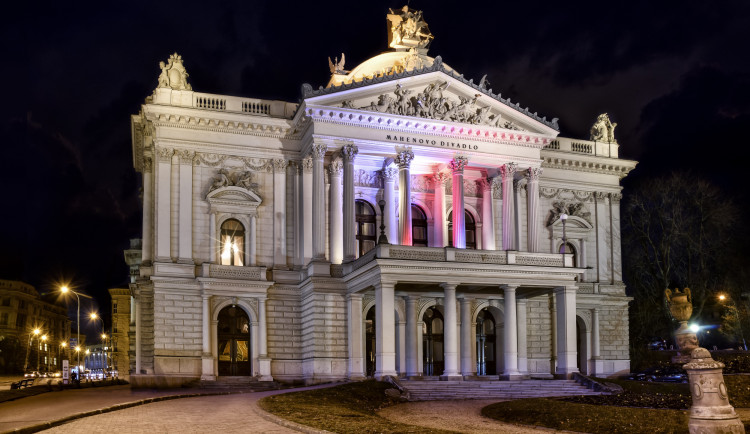 Národní divadlo Brno nabídne 16 premiér, novou sezónu zahájí Šárkou