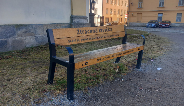 V Jihlavě se začnou opět objevovat lavičky, více jich má být i na Jakubském náměstí