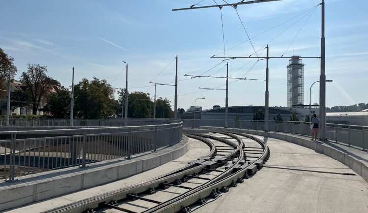 Brněnský dopravce dostal pokutu 250 tisíc za chyby v zakázce na smyčku v Pisárkách