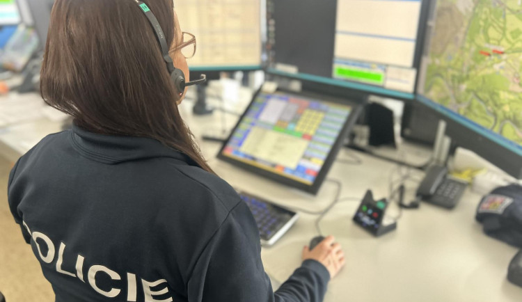 Seniorka uvízla na hřbitově, po několika hodinách ji vysvobodila policie