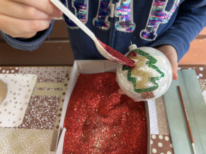 Vánoční ozdoby na jaře? Ve Dvoře si je můžete sami namalovat s velikonoční tematikou