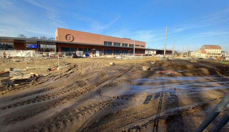Práce na výstavbě Centrálního dopravního terminálu v Jihlavě jdou podle plánu