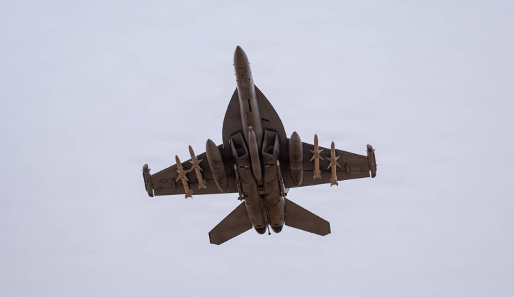 Jakou výzbroj nesou EA-18G a F-16CM v Epic Fury?