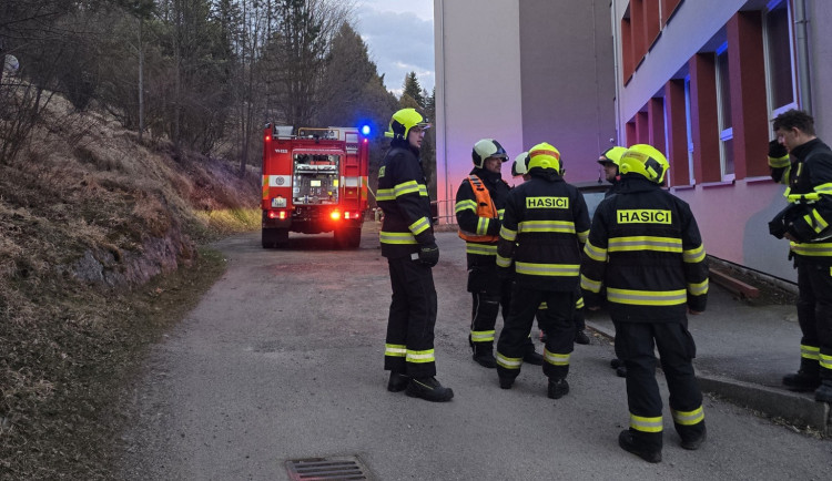 Hrající si děti založily požár nedaleko krumlovského gymnázia. Vyvázly bez zranění
