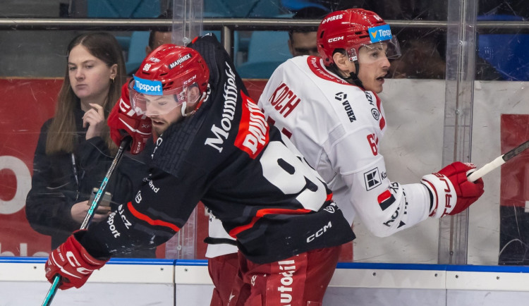 Hokejisté Třince zahájili čtvrtfinále výhrou v Hradci Králové 4:2