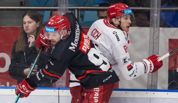 Hokejisté Třince zahájili čtvrtfinále výhrou v Hradci Králové 4:2