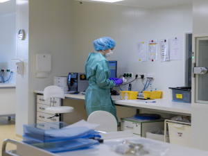 Nemocnice v Hradci otevřela nové pracoviště. Zrychlí přípravu chemoterapie